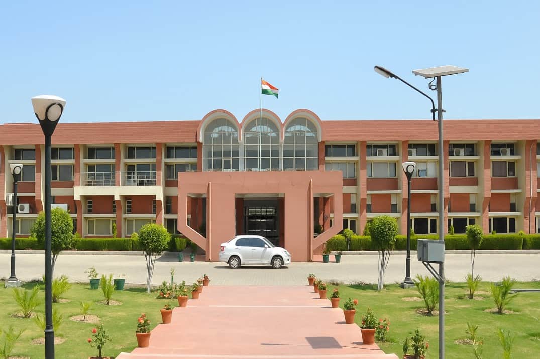 फोटो : सोनीपत के मुरथल स्थित दीनबंधु छोटूराम विज्ञान एवं प्रौद्योगिकी विश्वविद्यालय।