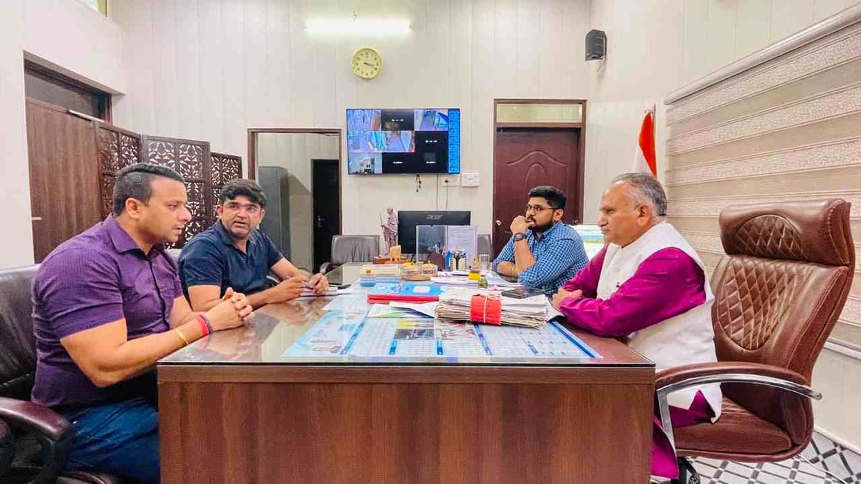 Mayor reprimands contractors for poor sewerage system