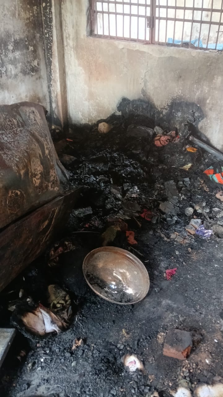 Fire broke out in a closed house, burning goods including cash and jewellery.