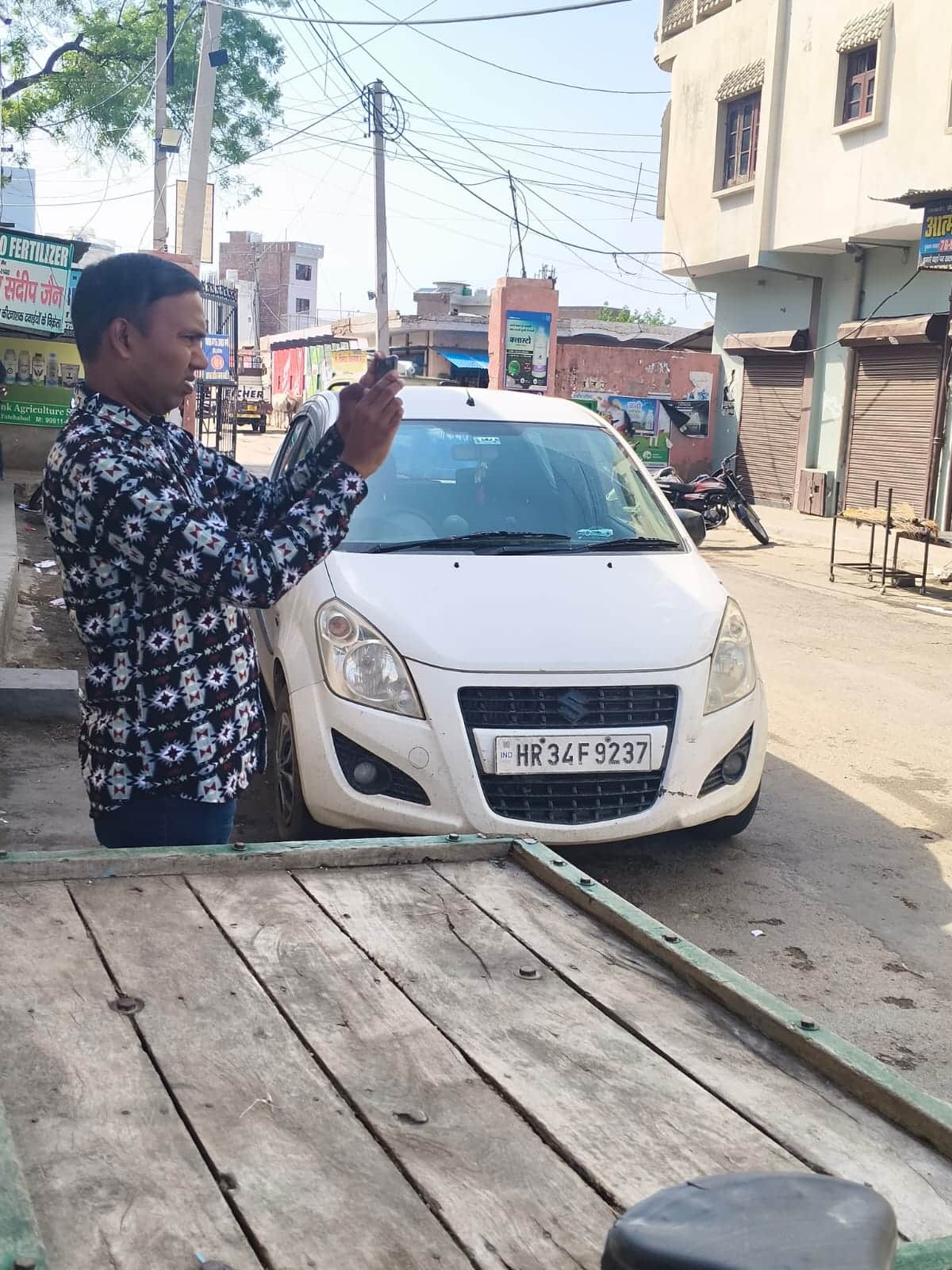 फतेहाबाद में सर्वेक्षण करते हुए कर्मचारी स्त्रोत नगर परिषद