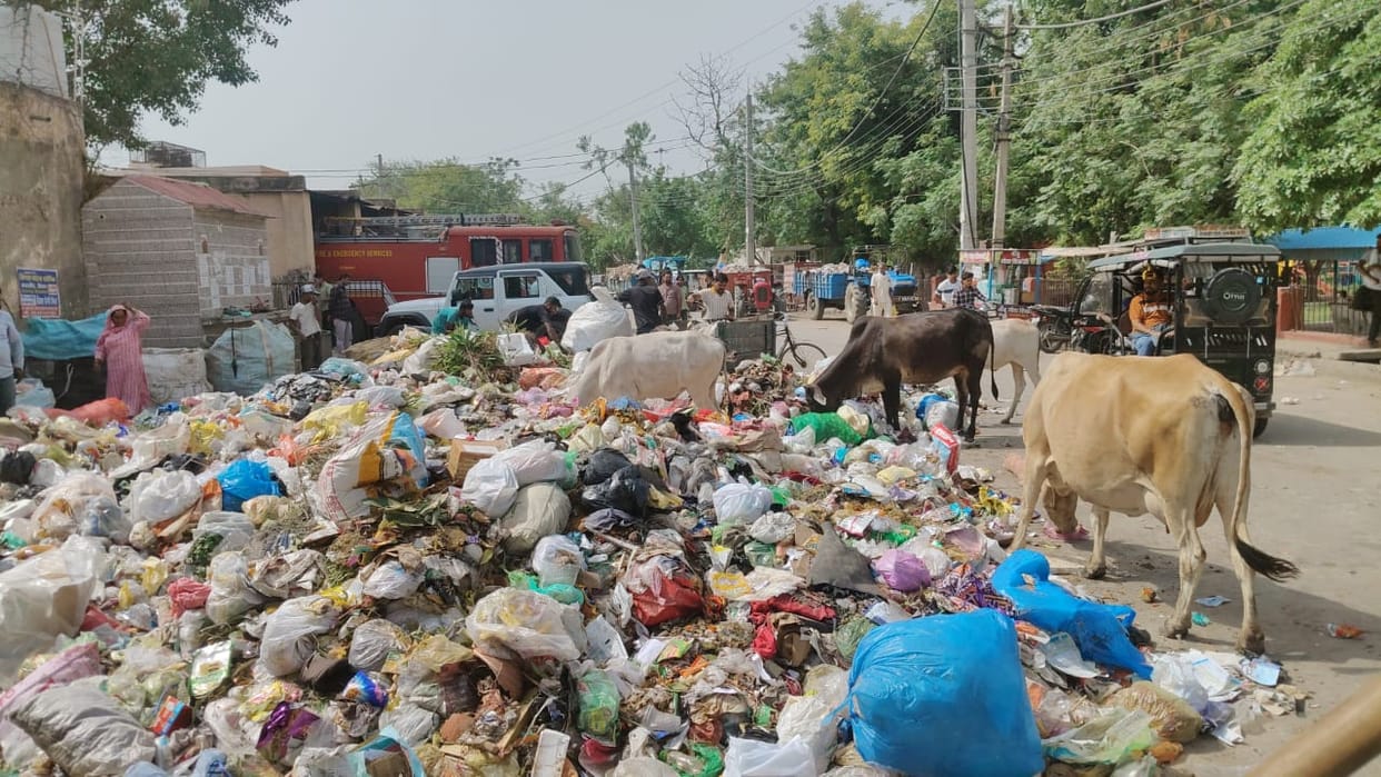 Garbage lying outside the fire brigade office for several days.