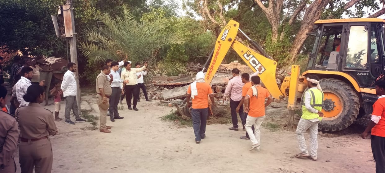 Nagar Panchayat removes encroachment amidst protests.