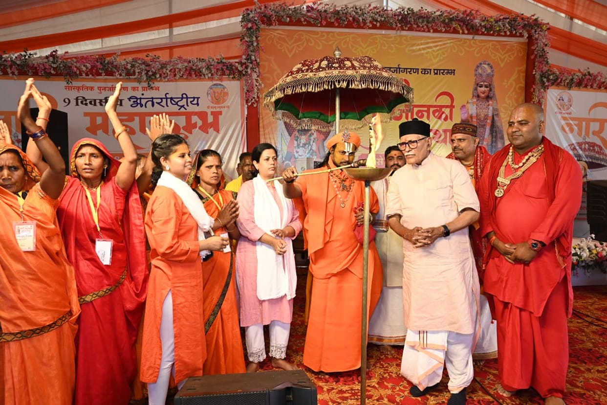 Women held hands and pledged to strengthen social bonds.