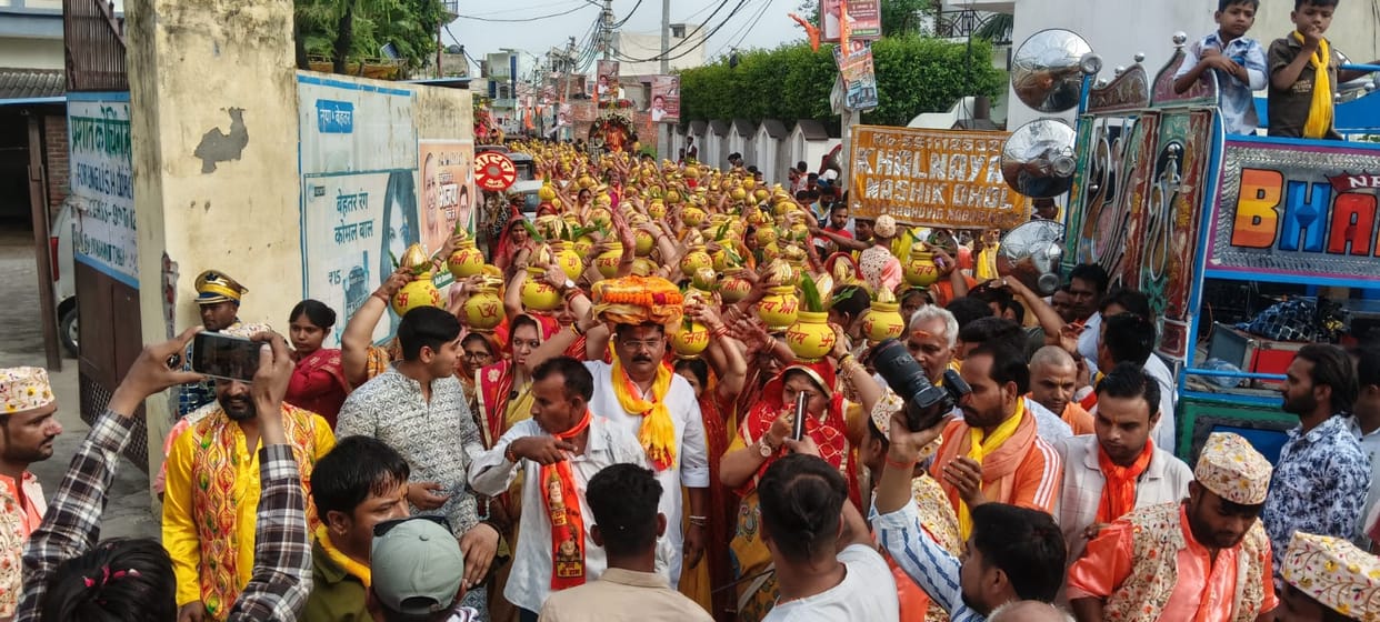 1,100 women took out a Kalash Yatra; Ram Katha begins today.