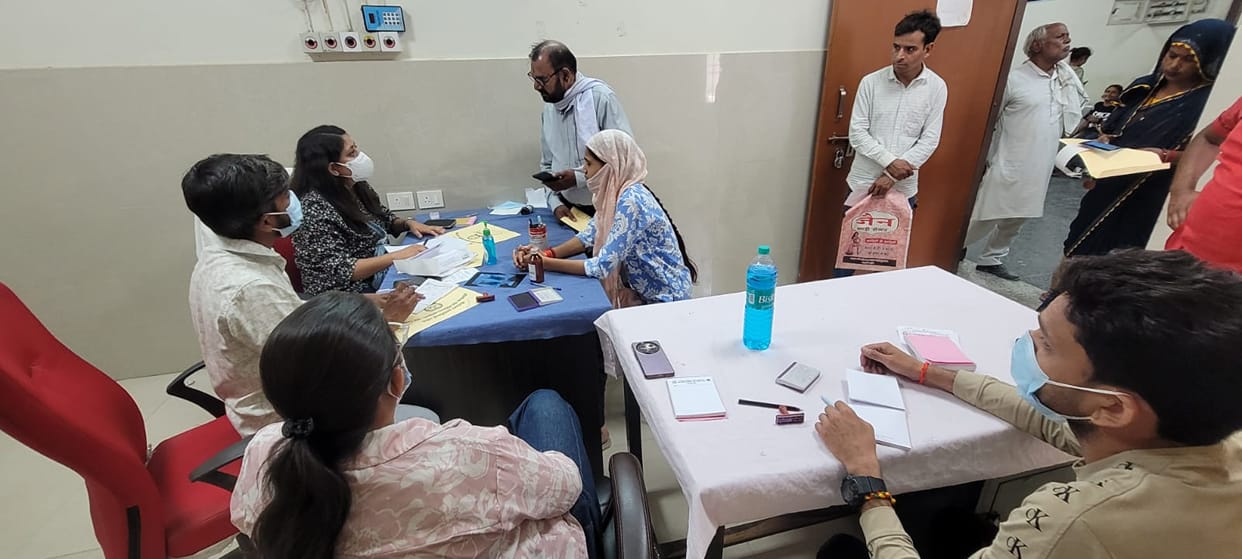 Elderly distressed by sultry heat and breathlessness; 160 sought treatment.