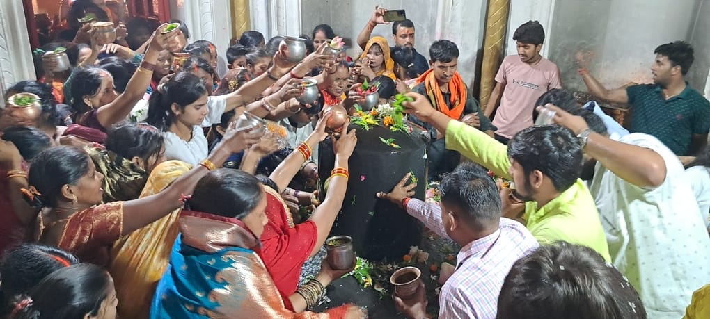 Sought blessings by performing Jalabhishek