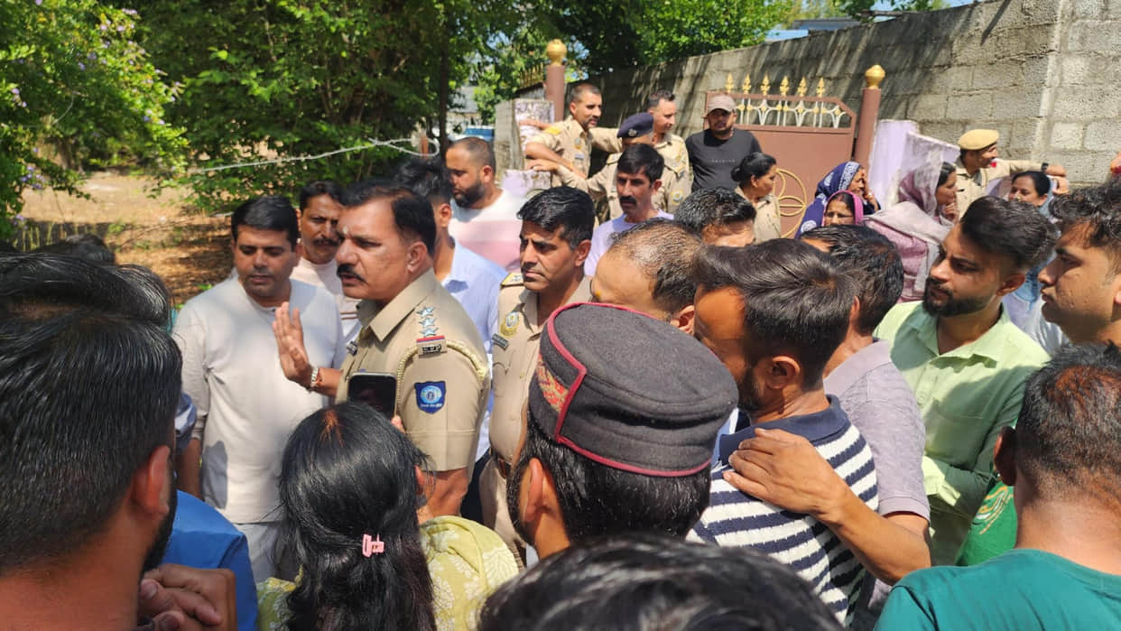 Firing incident... Villagers take to the streets, demanding the closure of the hotel and the vacating of rented rooms.