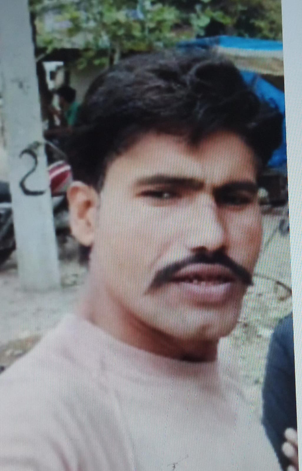 The contractor fled after leaving the tile worker's body at SN.