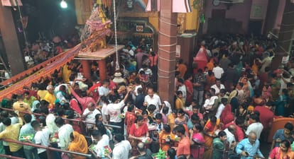 मंदिर में उमड़ा आस्था का जन सैलाब