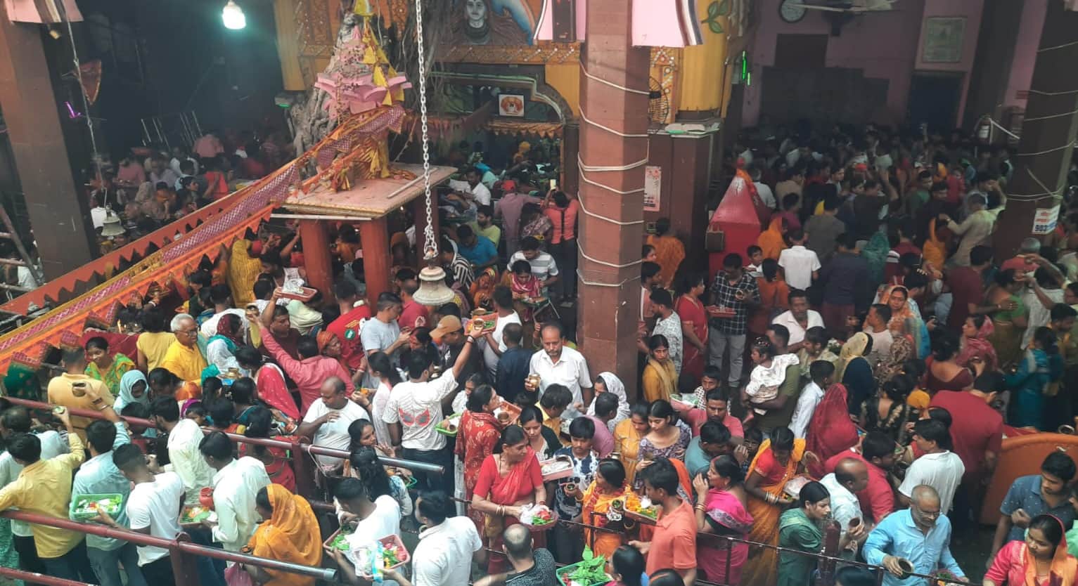 मंदिर में उमड़ा आस्था का जन सैलाब