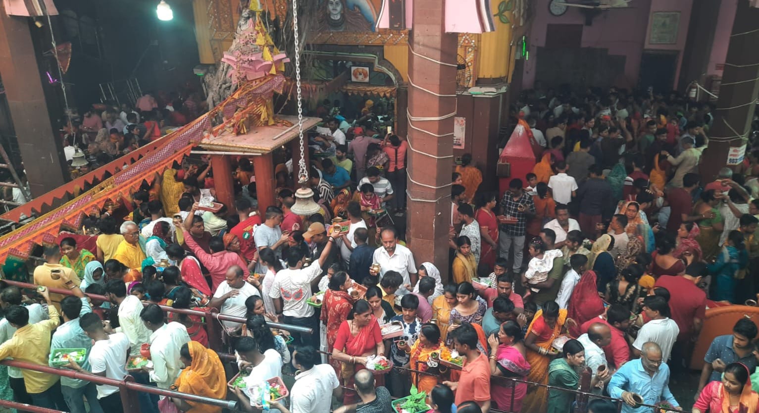 मंदिर में उमड़ा आस्था का जन सैलाब