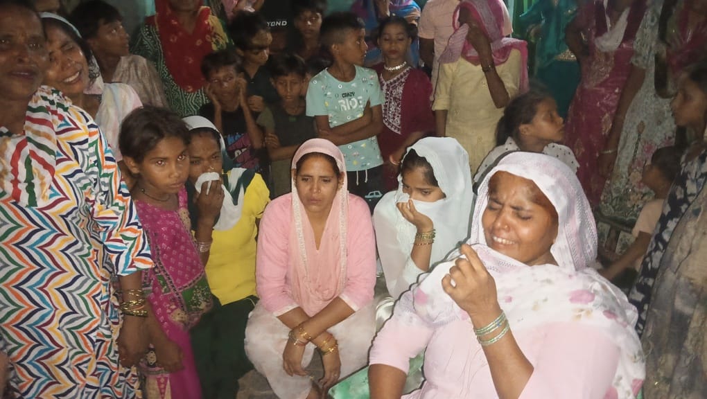 Mourning grips the household following the deaths of a mother and son in the Morena train accident.