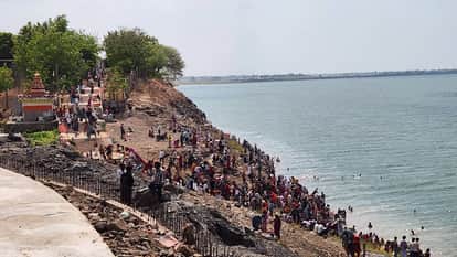 Accident on Somvati Amavasya18-year-old youth drowns while