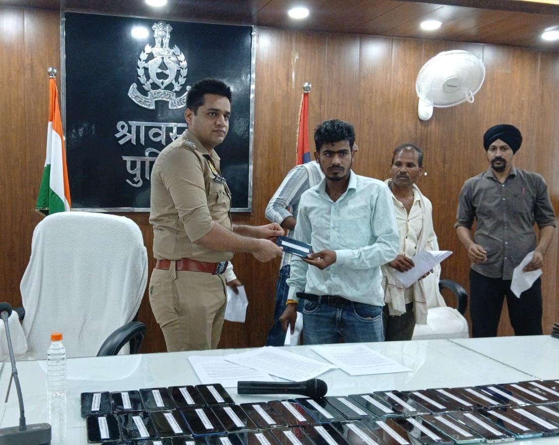 Police return 50 lost mobile phones; faces light up with joy.