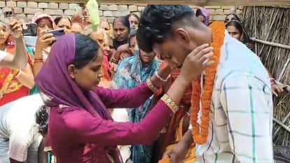 lover who went to meet his girlfriend caught Panchas got him married