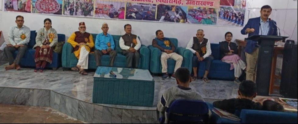 Nuances of poetry writing explained to children at the National Children's Literature Seminar.