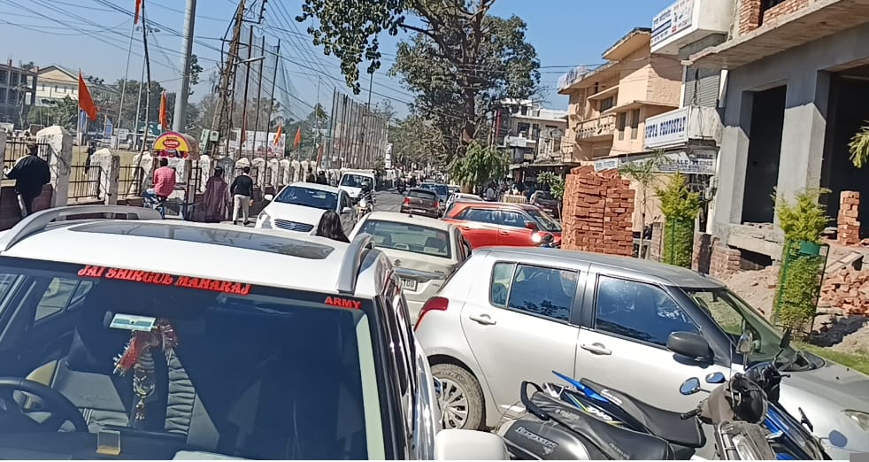 The parking crisis in Paonta Sahib will worsen due to the increasing number of vehicles.