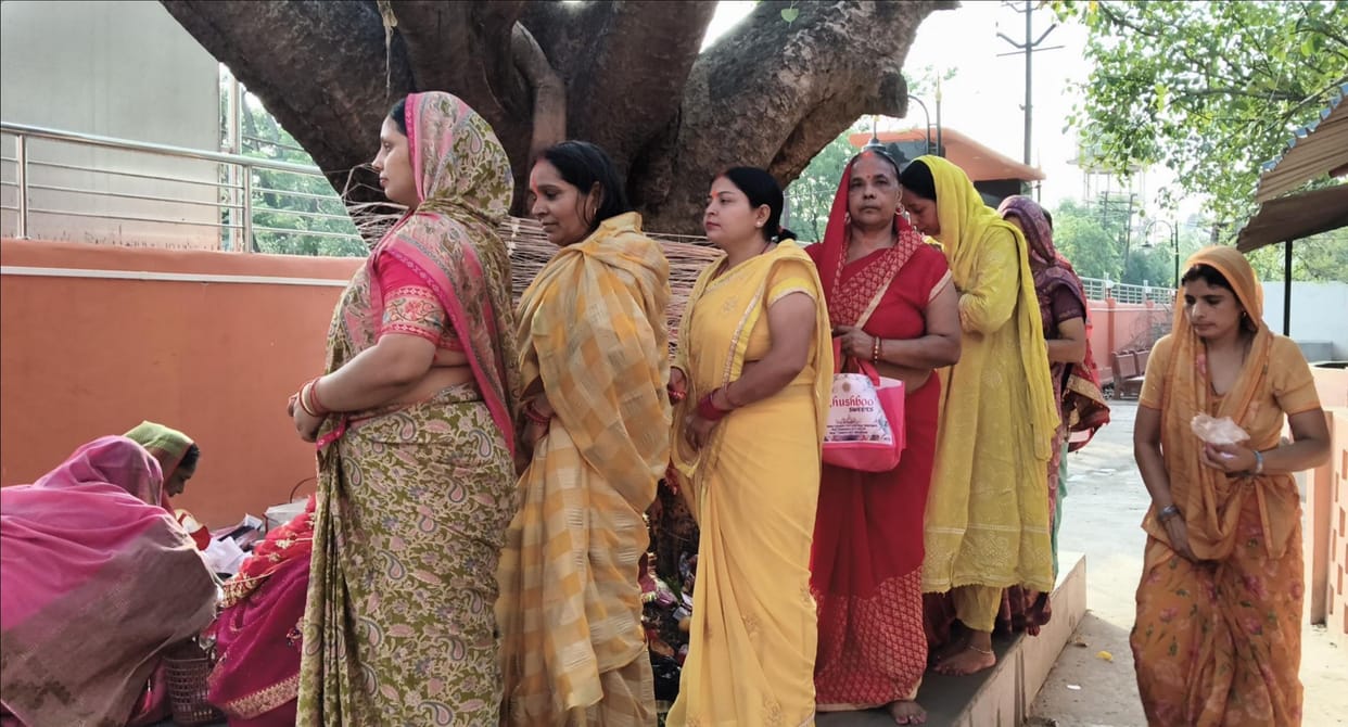 Women performed rituals on Somvati Amavasya and prayed for the longevity of their marital bliss