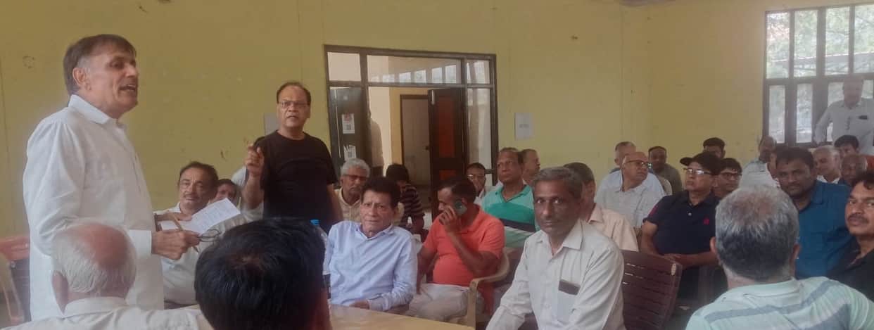 Residents of Sector-13, frustrated by power outages, expressed their resentment at the power house.