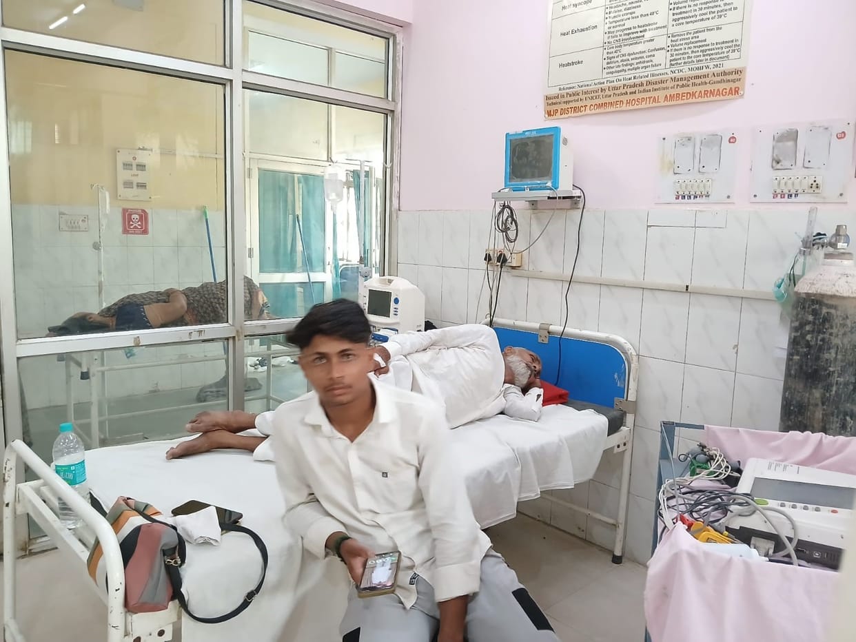 Emergency ward crowded with diarrhea and stomach patients, 19 admitted in 14 hours