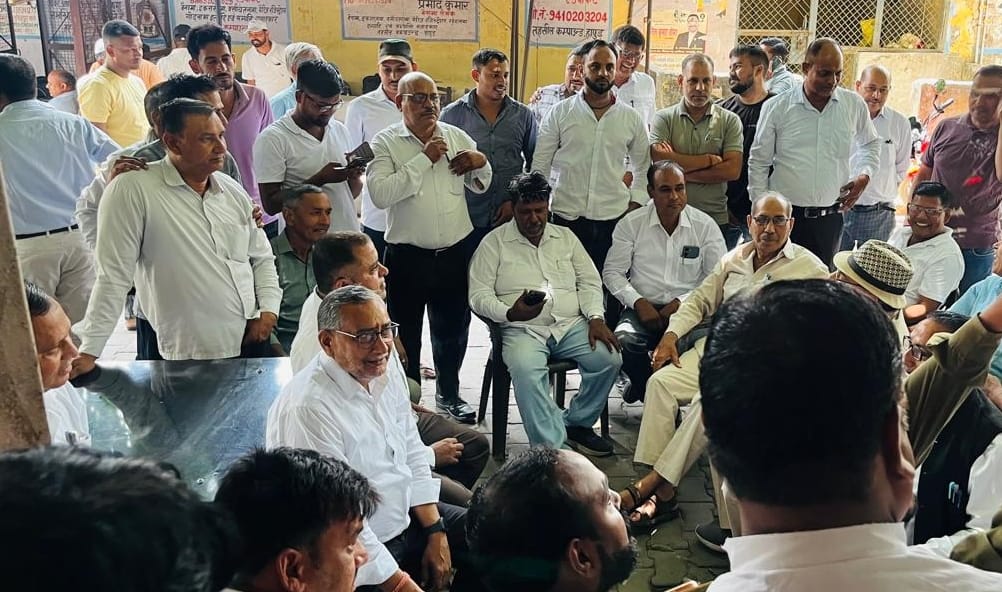 Advocates and deed writers announce an indefinite strike