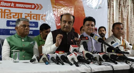 धर्मशाला में पत्रकार वार्ता करते हुए भाजपा के राष्ट्रीय प्रवक्ता डा. सुधांशु त्रिवेदी और अन्य। 