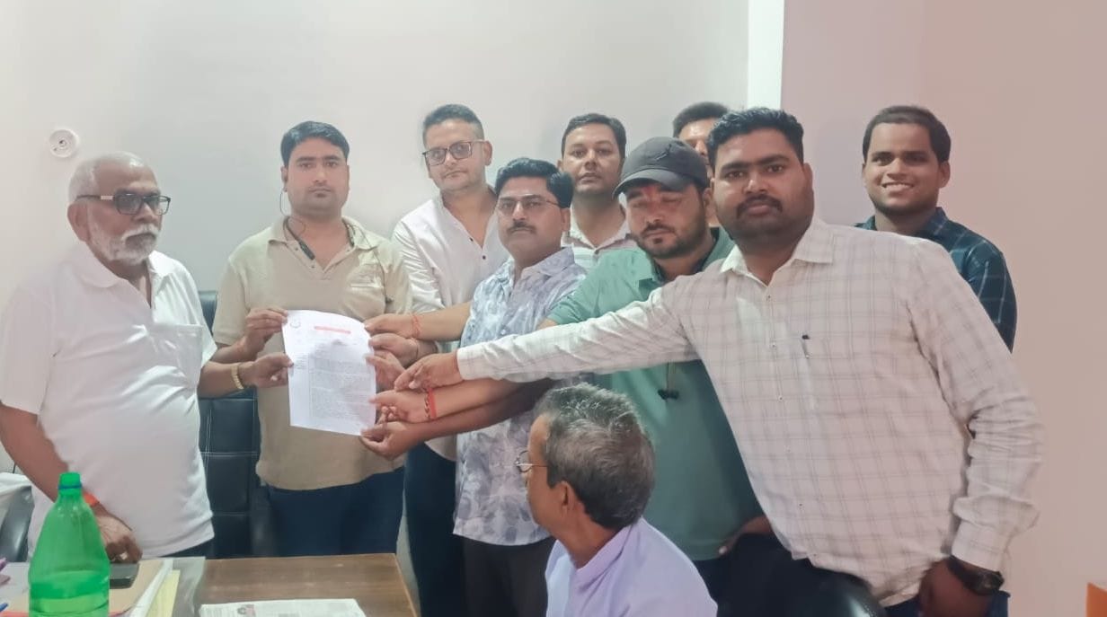 Non-teaching staff raised the demand for cashless medical facility.