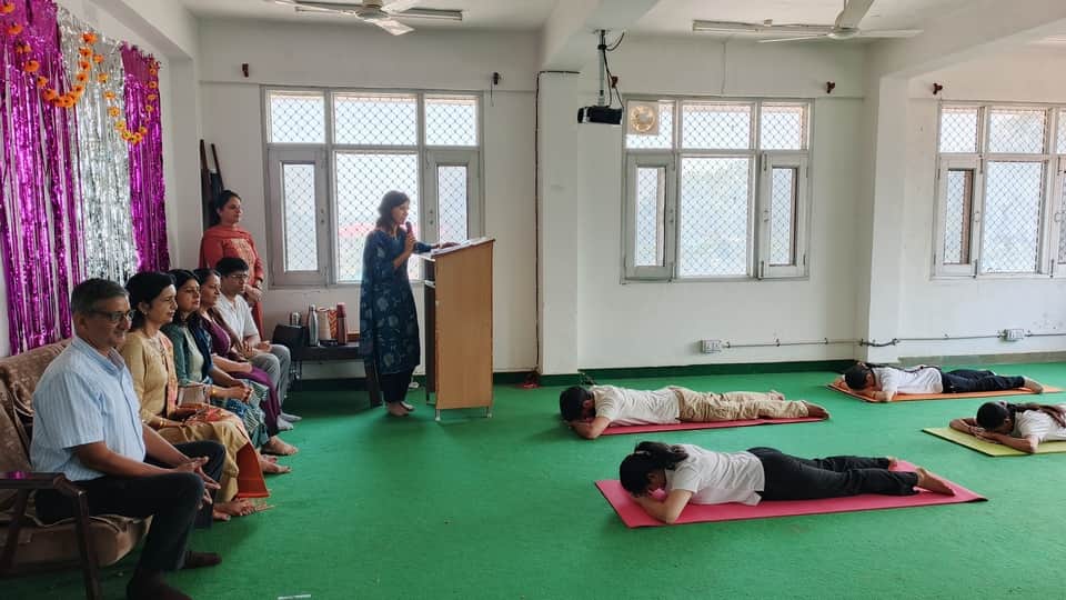 The Deputy Director inspected the preparations for the state-level program.