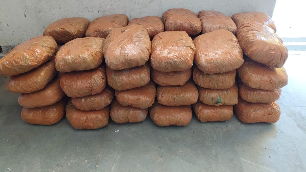 Hitech smuggling module cannabis recovered from GPS equipped vehicle aurangabad bihar
