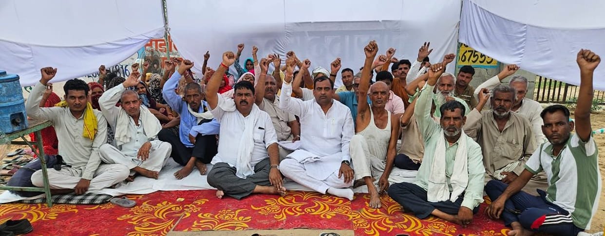Sewer line in Dabur Colony stalled for three years; residents stage a protest.