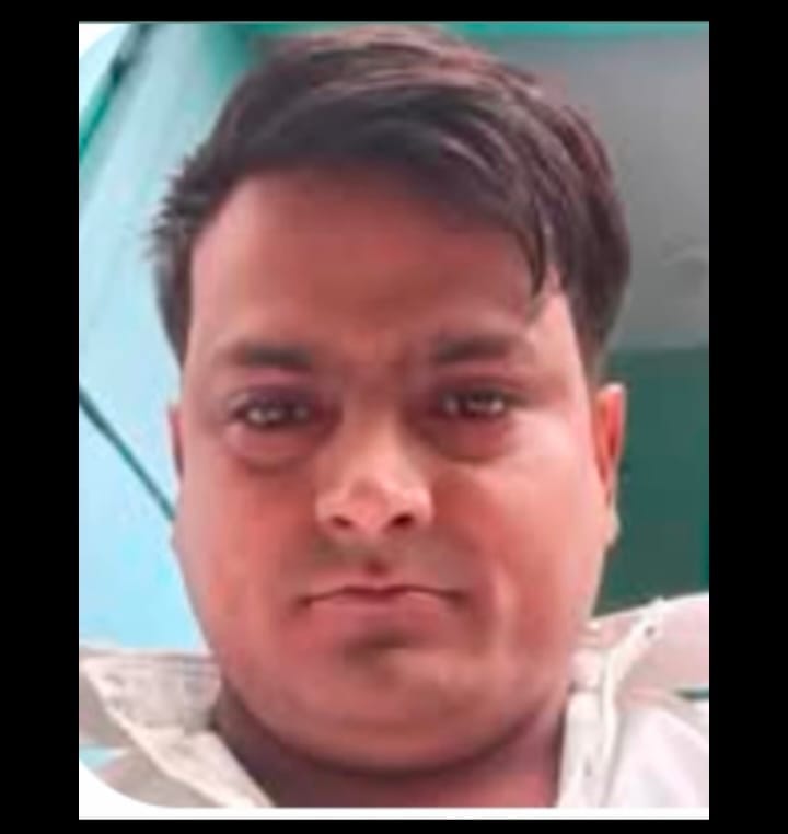 Canter overturns onto youth after hitting divider; dies.