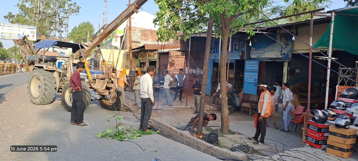 Ten-hour power outage; 5,000 people suffer in scorching heat.