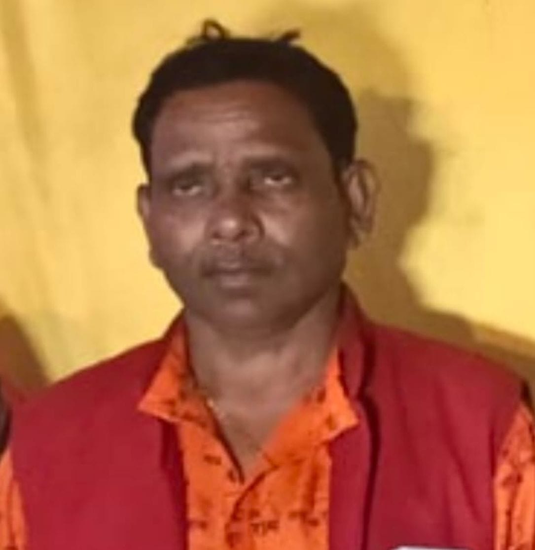 Driver injured after e-rickshaw overturns dies during treatment.