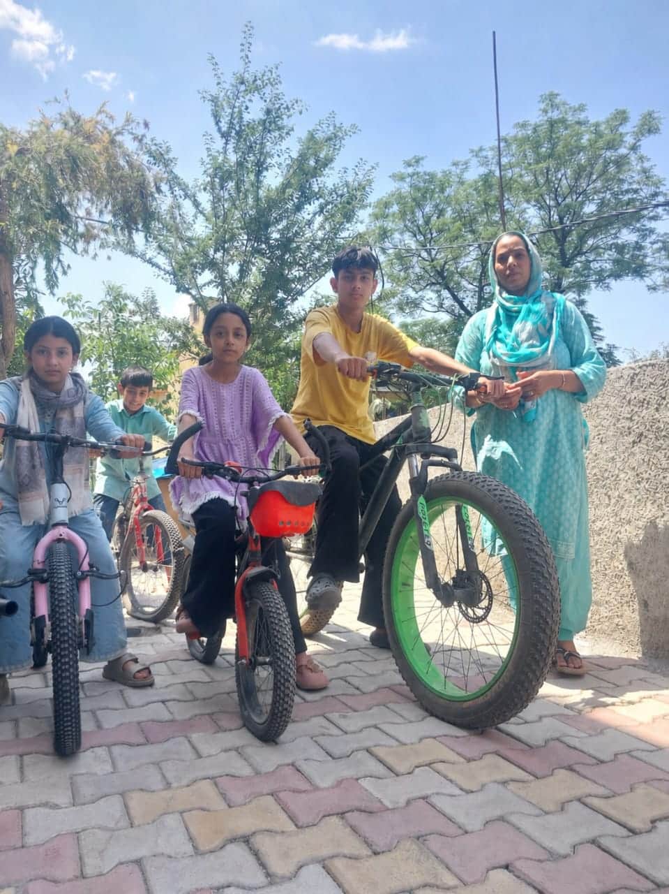 फिट इंडिया मूवमेंट के तहत राजोेरी में साइक्लोथॉन का आयोजन, युवाओं ने दिखाई फिटनेस के प्रति जागर