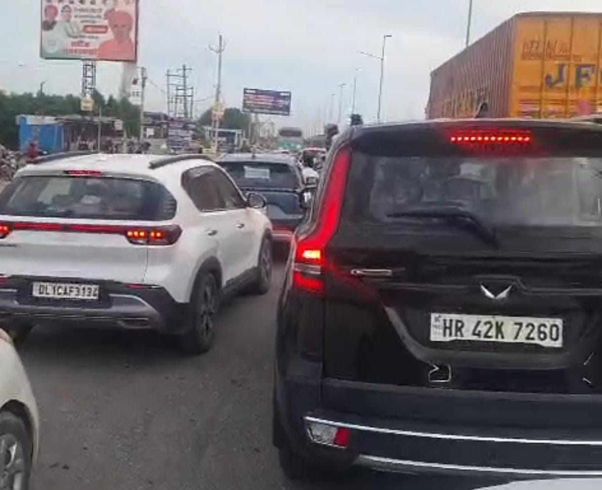 Container and truck collision causes traffic jam for four hours