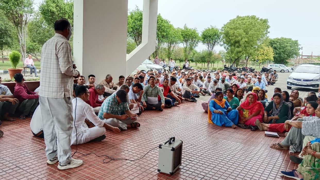 Demonstration of employees and teachers in the university regarding their demands