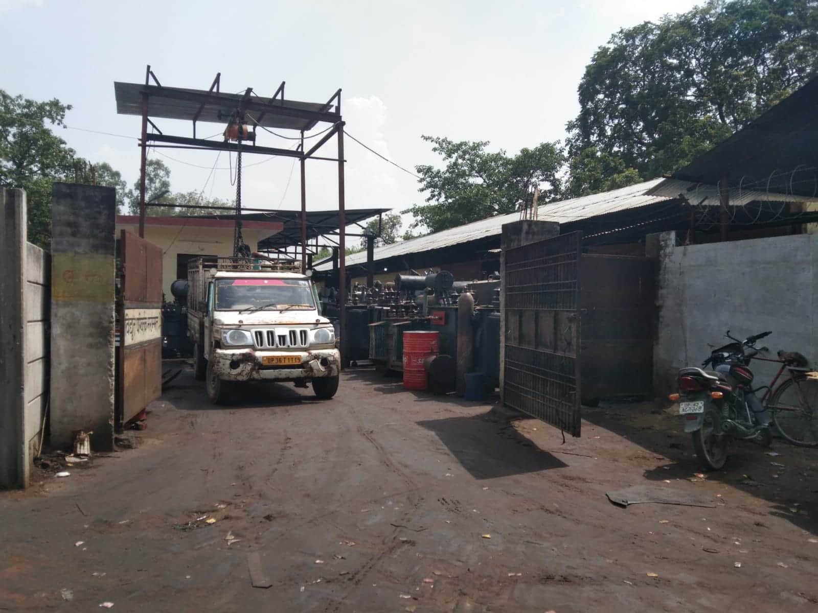 गोंडा बिजली विभाग की कार्यशाला।