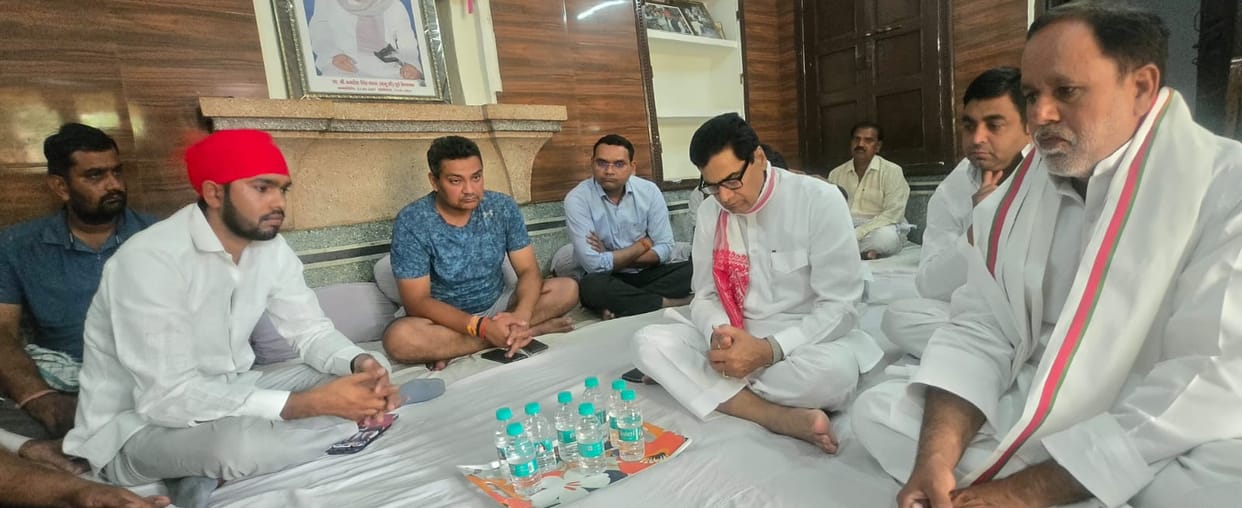 The SP National General Secretary visited the village of Dahini to pay tribute.
