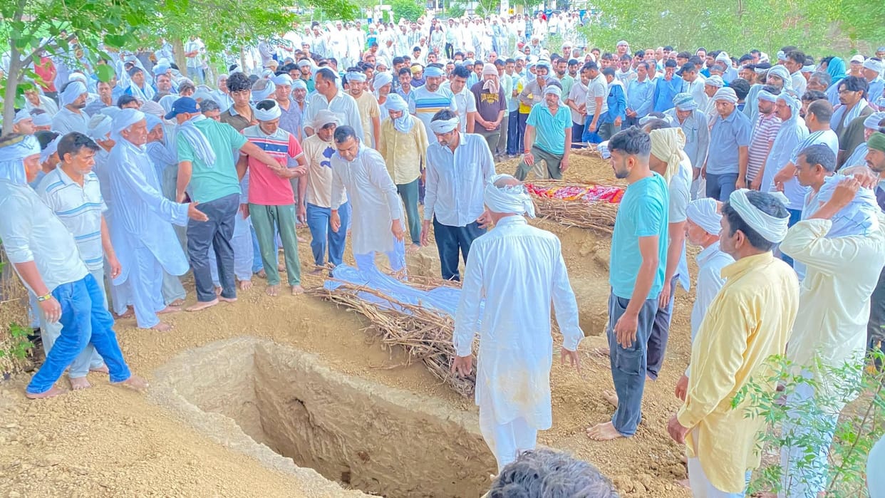 Injured granddaughter who survived the accident also dies; bodies of grandparents and grandson buried together