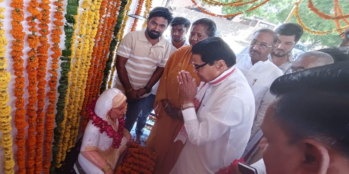 Firozabad News: रामगोपाल यादव ने कानून-व्यवस्था और एनकाउंटर नीति पर सरकार को घेरा
