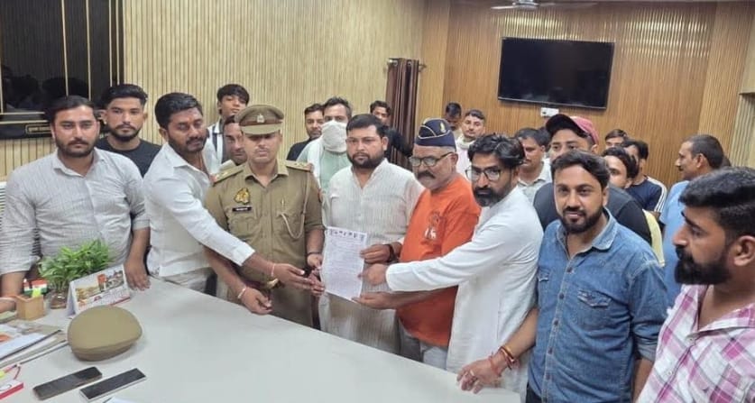 Protest against derogatory remarks about daughters of the Tyagi community; Kotwali besieged.
