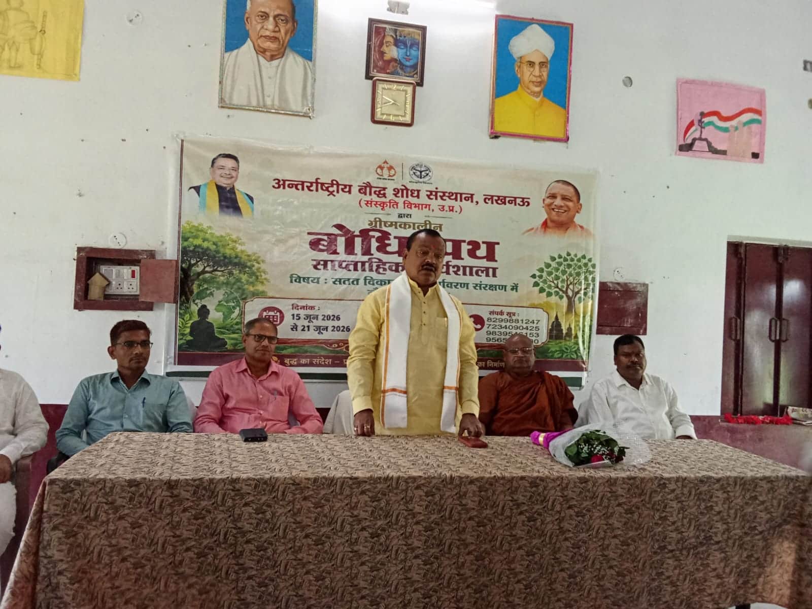 जगतजीत इंटर कॉलेज में आयोजित कार्यक्रम में मौजूद विधायक।