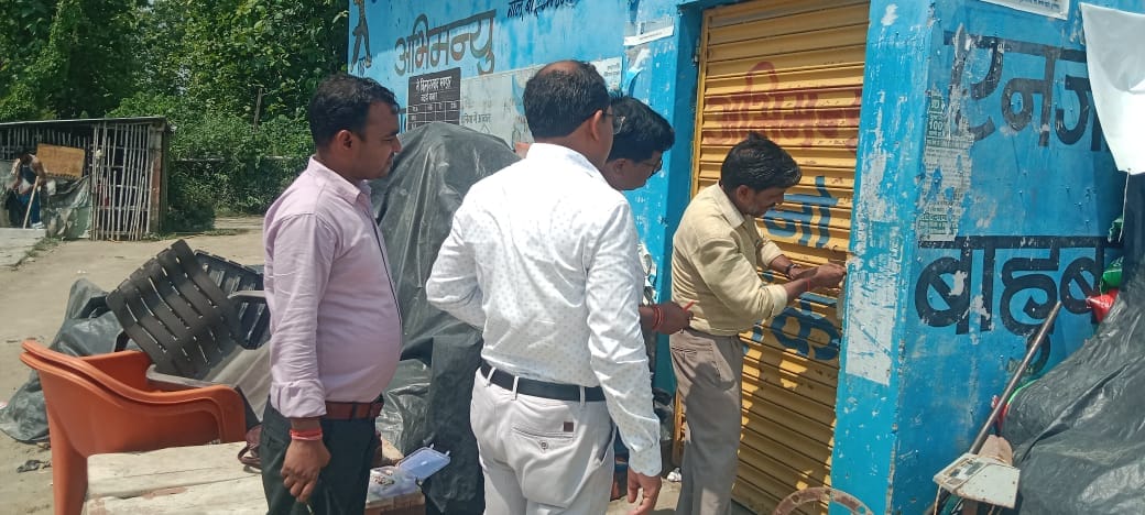 Farmers' fertilizer stores sealed for black marketing