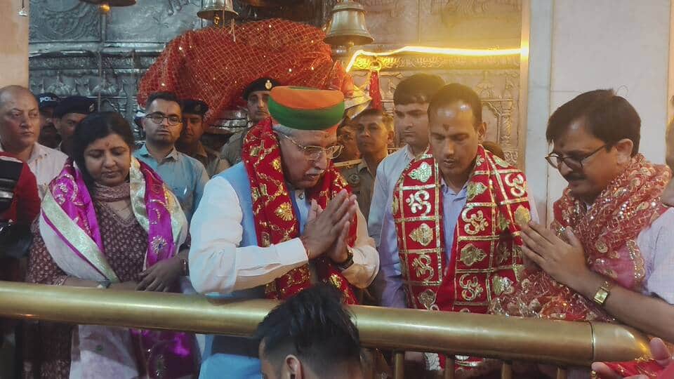 ज्वालामुखी मंदिर में दर्शन करते केंद्रीय कानून एवं न्याय मंत्री अर्जुन राम मेघवाल। -संवाद