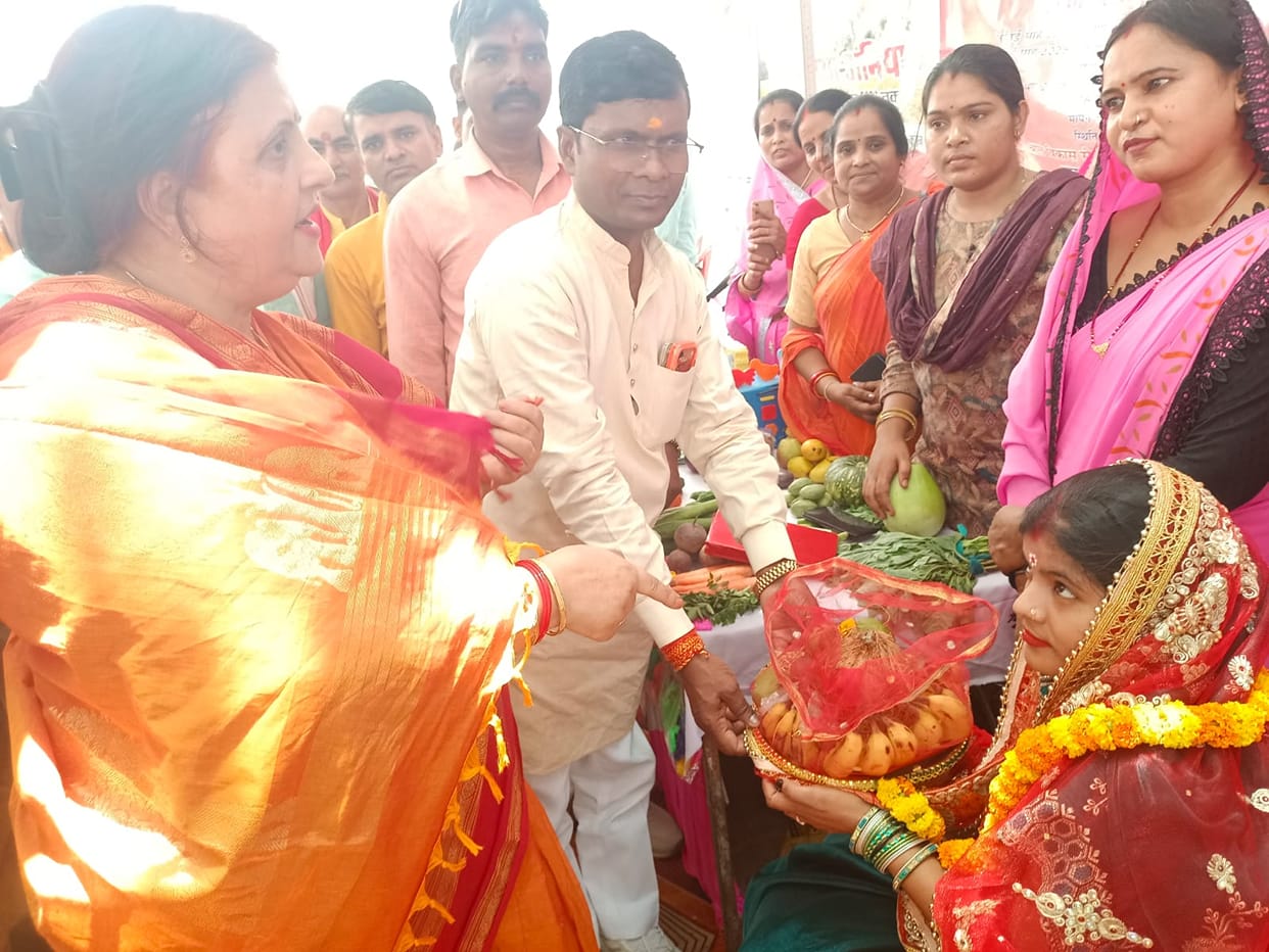 Camps organized in blocks to mark the completion of 12 years of the Central Government; information provided about schemes.
