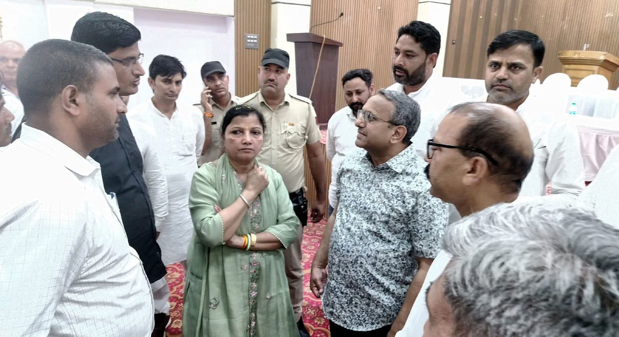 Councilors of the Kalayat Municipal Council raised the issue of corruption in construction and development works.