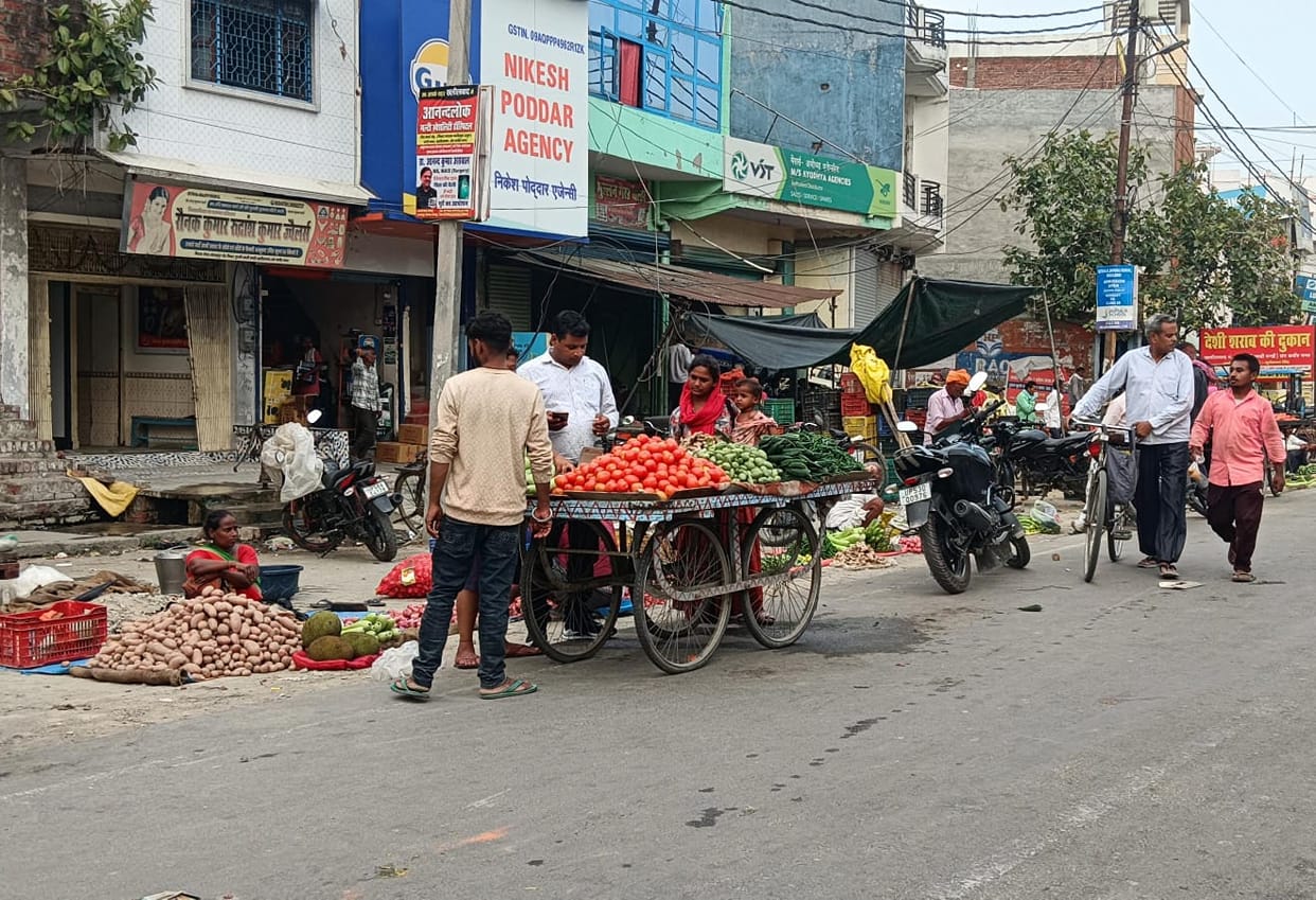 Shops not shifted to vending zones; encroachment on roads increasing.
