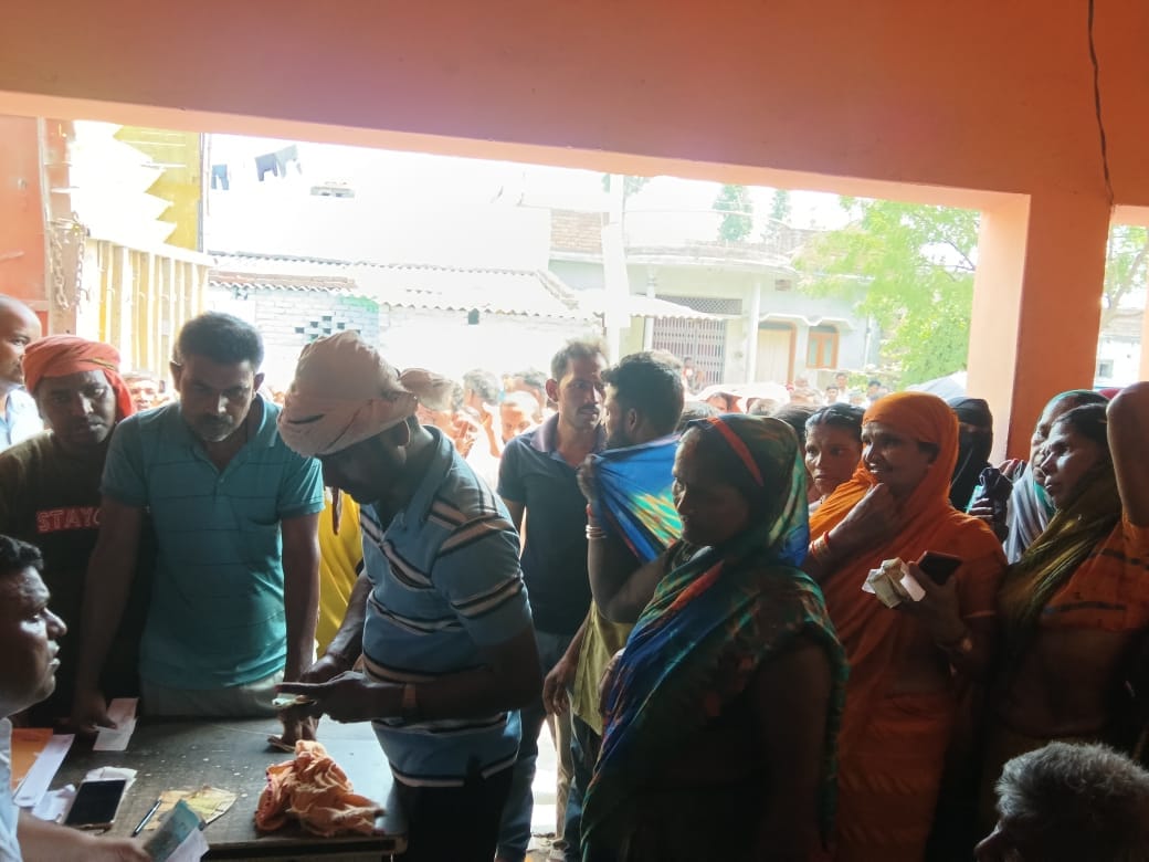 Argument during fertilizer distribution at Khesia PCF Center