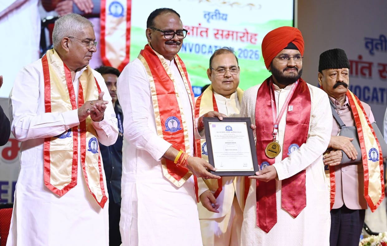 Medals showered on meritorious students in the medical field