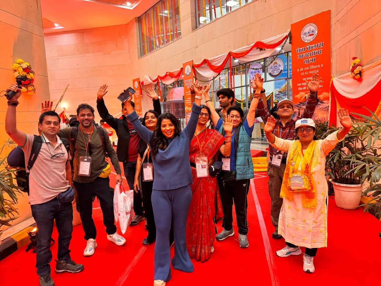 Cabinet Minister Sunil Sharma flagged off the first batch of the Mansarovar Yatra.